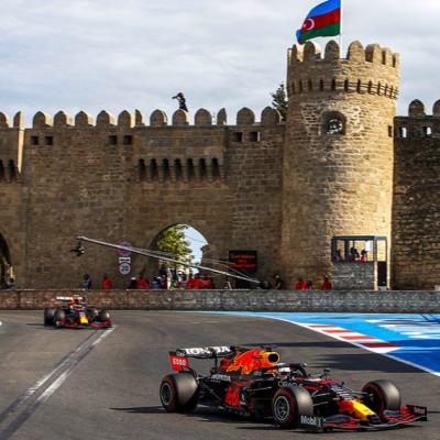 F1 y un viernes movido en Bakú: Hamilton y Ferrari sorprenden, McLaren tropieza