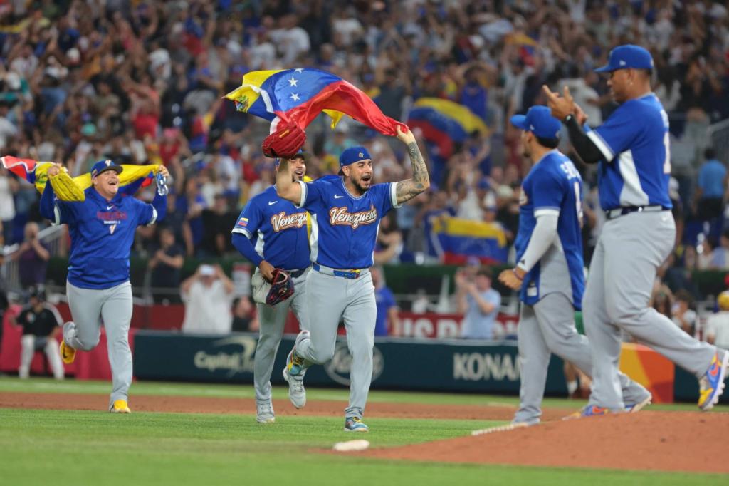 Una aguerrida Venezuela vence a Italia y avanza a su primera final en el Clásico Mundial de Béisbol
