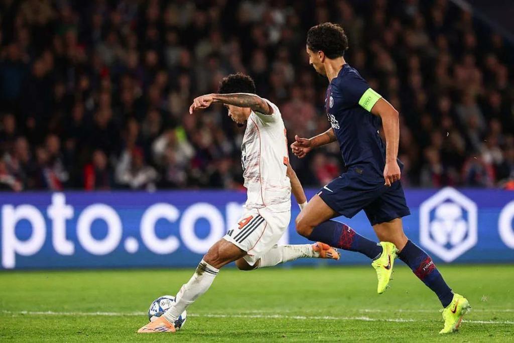 Luis Díaz anota dos goles y luego ve la roja: Bayern Munich derriba al PSG en su visita a París