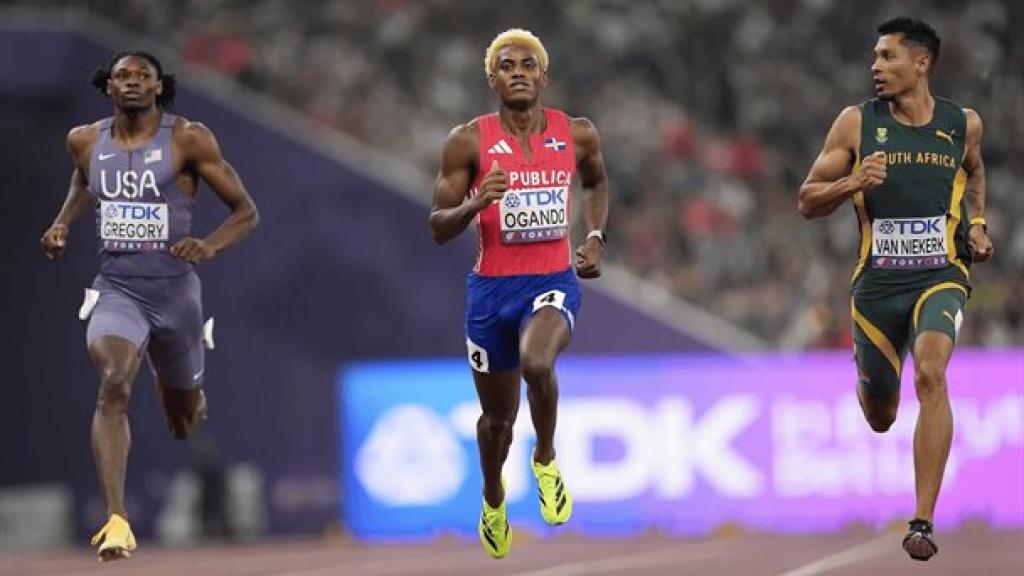 Mundial de Atletismo Tokio 2025: Alexander Ogando avanza a semifinales en 200m