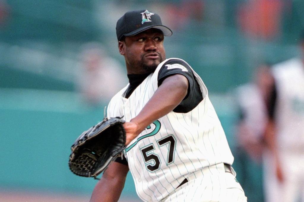 Marlins conmemoran 25 años desde que Alfonseca se convirtió en el primer Marlin en liderar salvamentos en la Liga Nacional