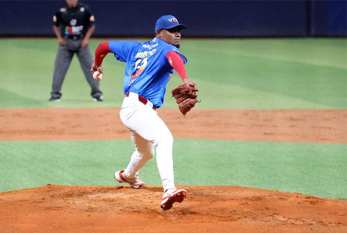 Almeida-pitcher-venezuela
