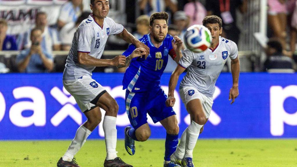 Argentina "gana el set" a Puerto Rico en amistoso con la magia de Messi