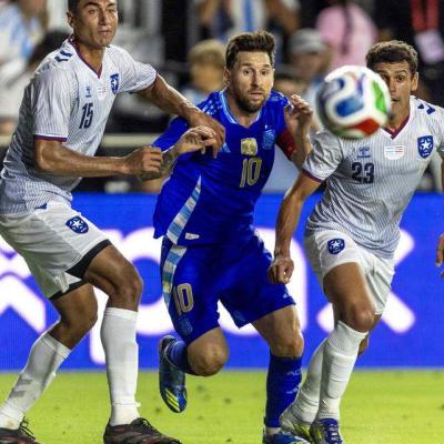 Argentina "gana el set" a Puerto Rico en amistoso con la magia de Messi