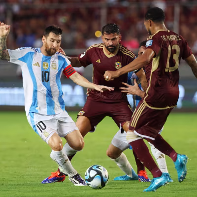 Messi se despide con magia: doblete en el 3-0 ante Venezuela en el último partido oficial ante su gente