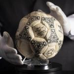 El balón con el que Maradona hizo historia ante Inglaterra se vende por US$3,35 millones
