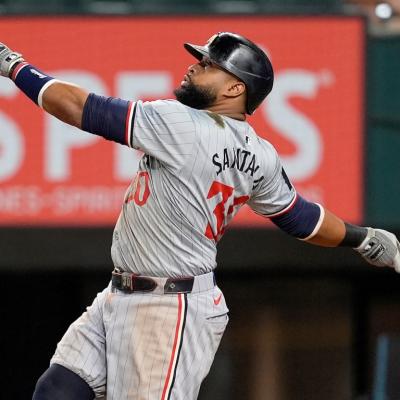 Carlos Santana se une a los Cachorros de Chicago tras ser dejado libre por los Guardianes