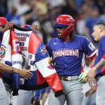 Santiago Matías adquiere la chaqueta del flow del Clásico Mundial de béisbol 2026