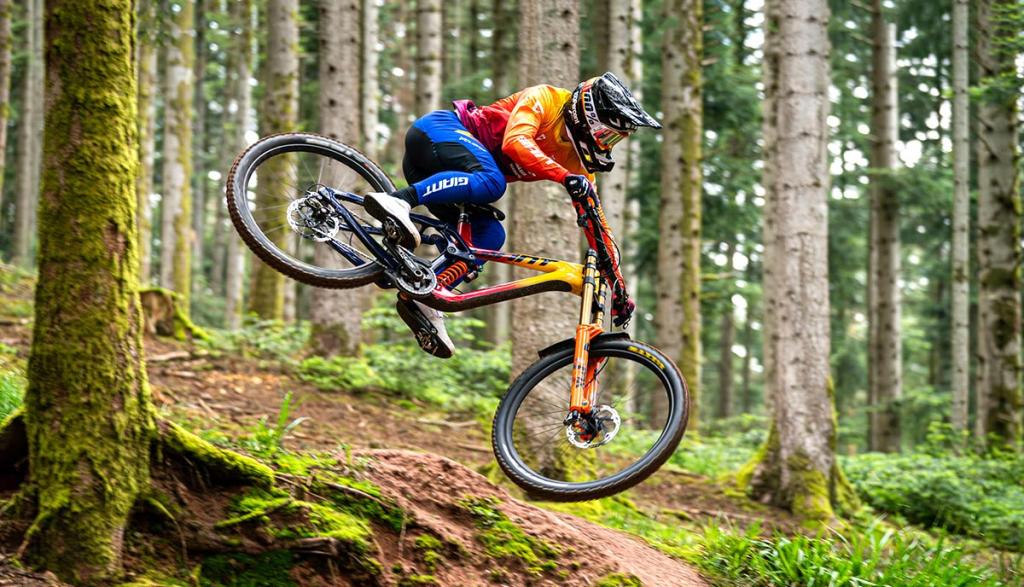 Downhill: adrenalina a toda velocidad en el ciclismo de montaña