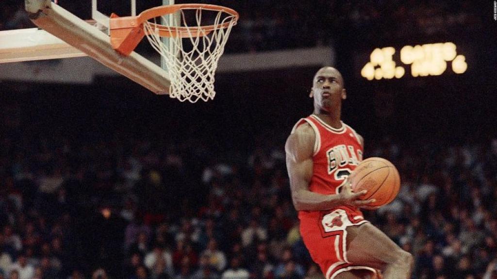 Michael Jordan cumple 63 años: una leyenda sobre y fuera del tabloncillo