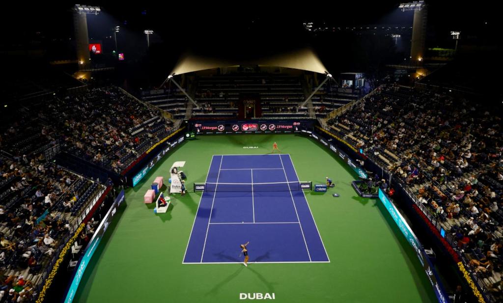 La tendencia de las canchas de tenis modernas: el uso de nuevos colores despierta elogios y críticas por igual