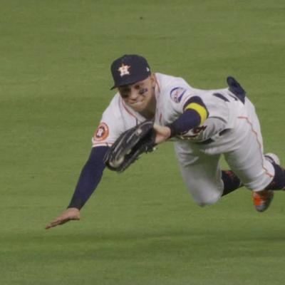 Cinco defensores latinoamericanos honrados en los premios Guantes de Oro 2025