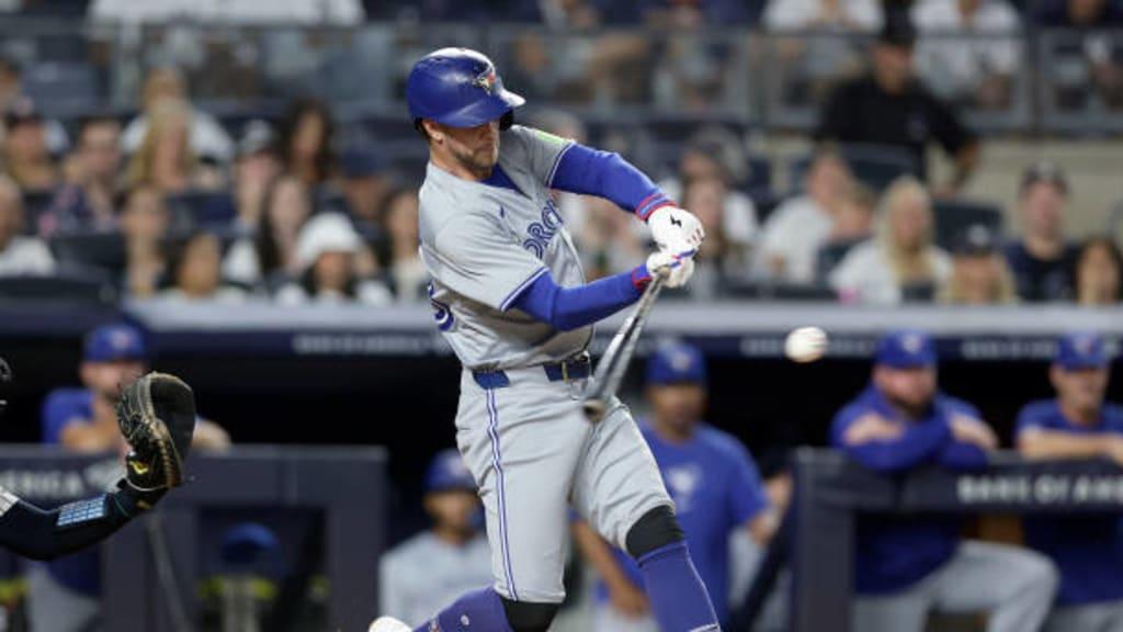 Ernie Clement batea historia: nuevo récord de hits en una postemporada de la Major League Baseball