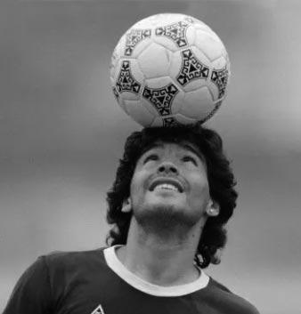 diego-maradona-balon