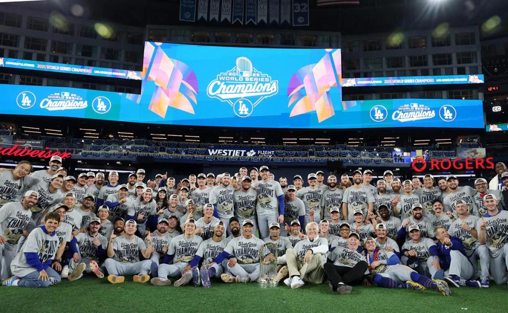 Los Dodgers revalidan su corona en vibrante 7mo juego que se extiende a 11 entradas