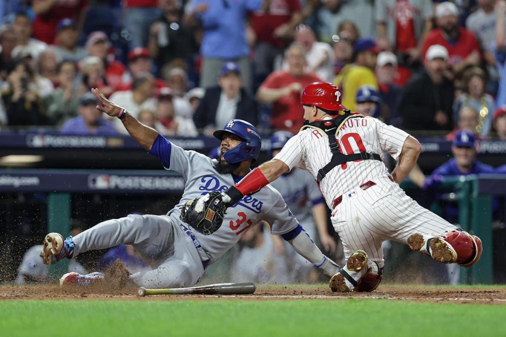 Dodgers resisten en Philadelphia y se ponen a un paso del título de la Liga Nacional