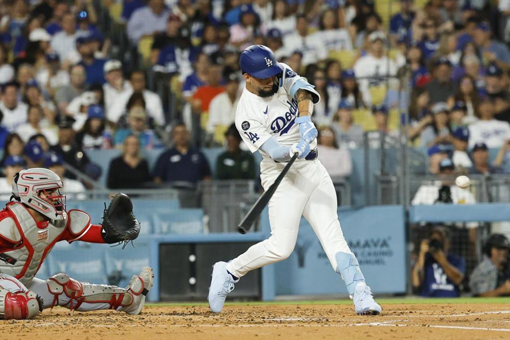 Dodgers se imponen en casa: blanqueada 7-0 sobre los Rojos con defensa estelar de Teoscar Hernández