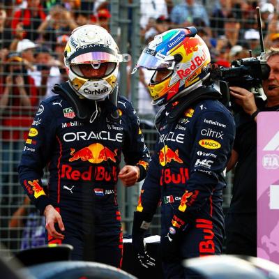 Un gesto verdadero: Verstappen celebra el regreso de “Checo” Pérez a la F1