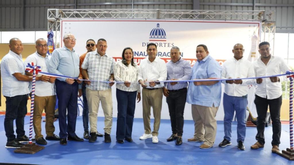 Gobierno entrega modernas instalaciones deportivas en Salinas y Tábara Abajo