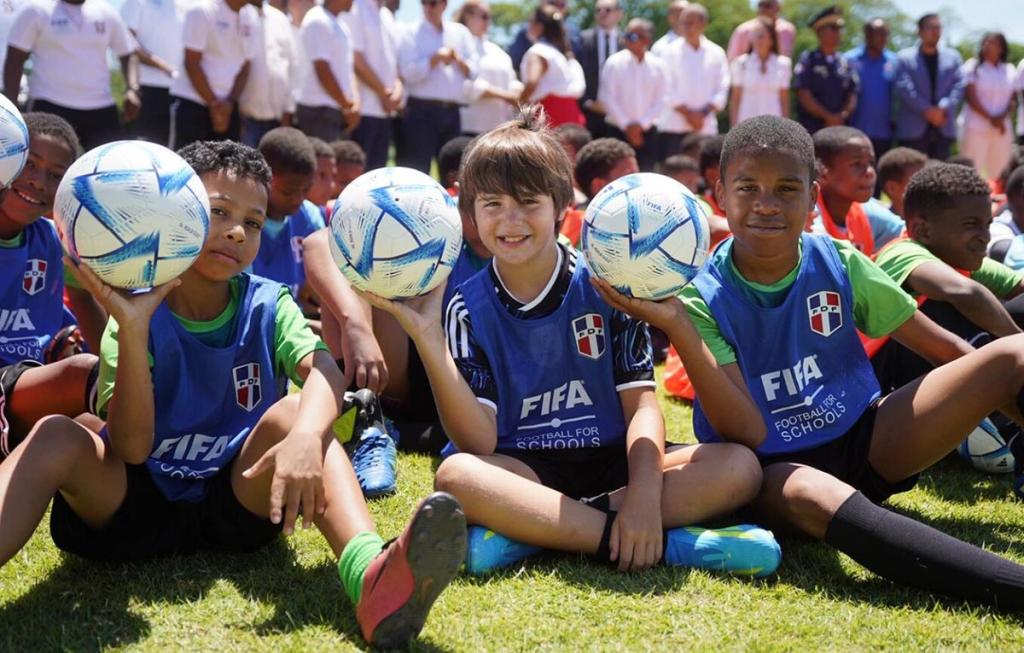 Impulso al fútbol escolar: República Dominicana lanza programa FIFA Football for Schools
