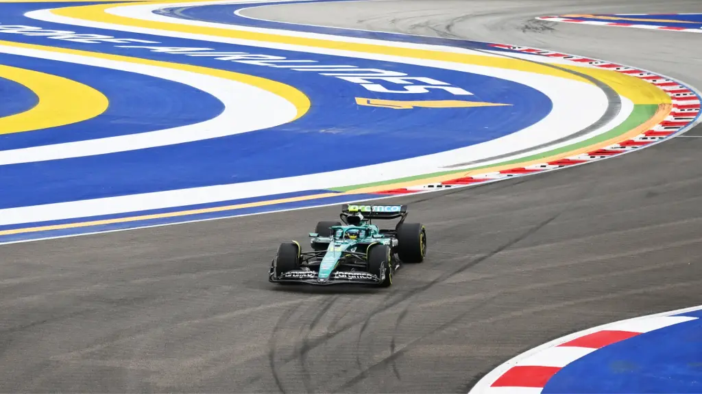 Luces, sombras y adrenalina: así fue el viernes de entrenamientos en Singapur