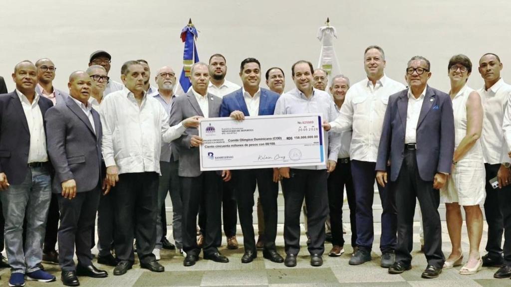 Gobierno dominicano completa entrega de cerca de 900 millones de pesos para atletas rumbo a Santo Domingo 2026