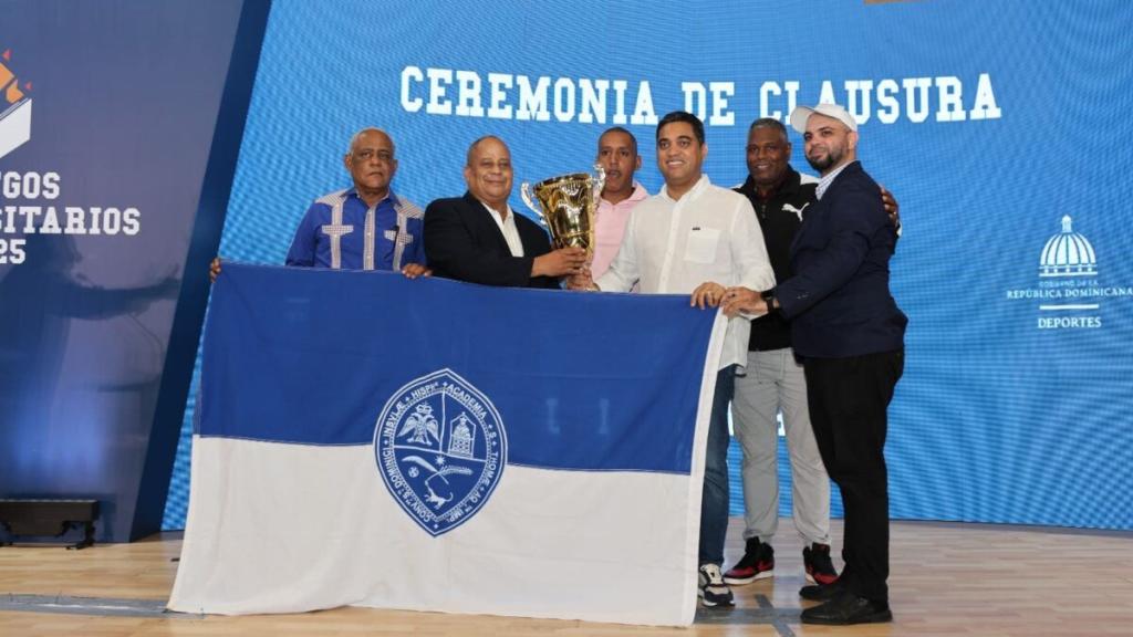 Concluyen con éxito los Juegos Universitarios 2025: ministro Kelvin Cruz entrega la corona a la UASD