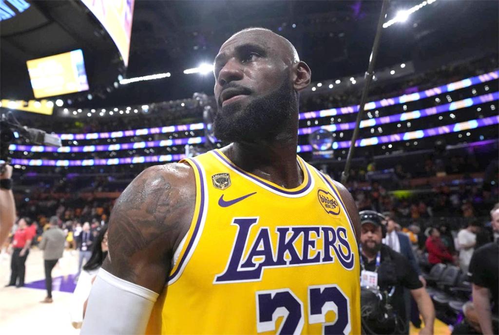 LeBron James cierra un capítulo histórico: deja a los Lakers, pero no piensa retirarse