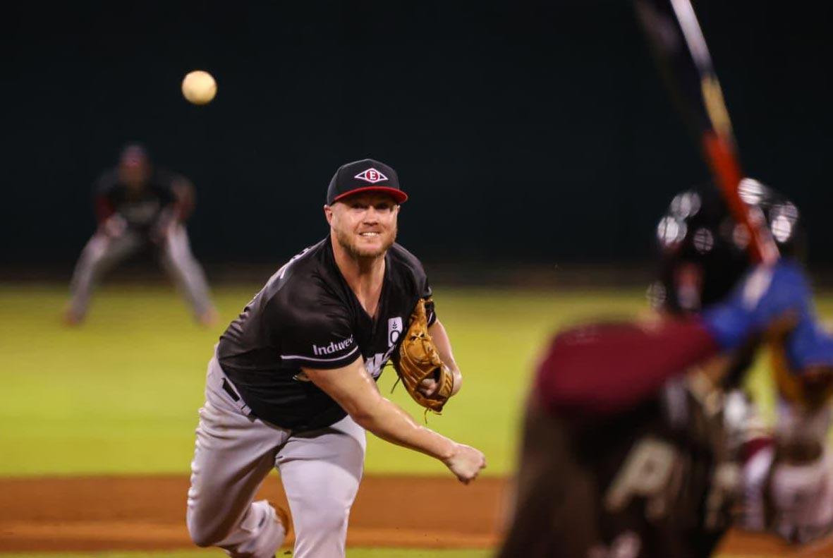 leones-pitcher-travis-lakins