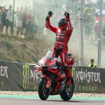 Márquez aprovecha la ausencia de Bezzecchi y conquista Brno para encender el Mundial