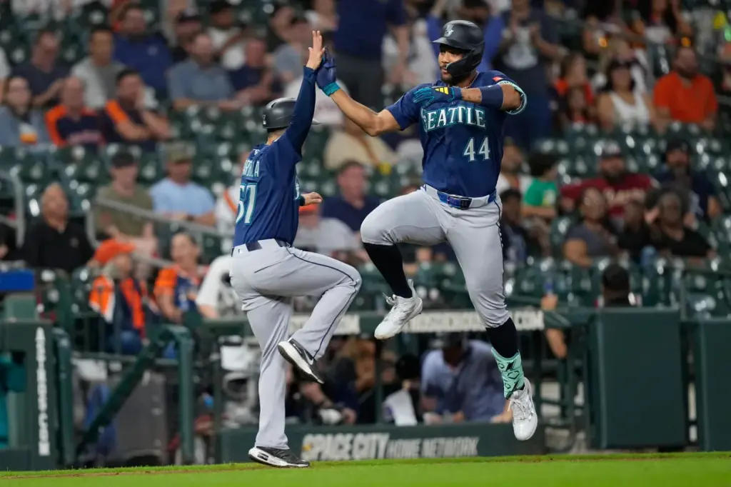 Mariners agravan la crisis de los Astros con triunfo en el Daikin Park