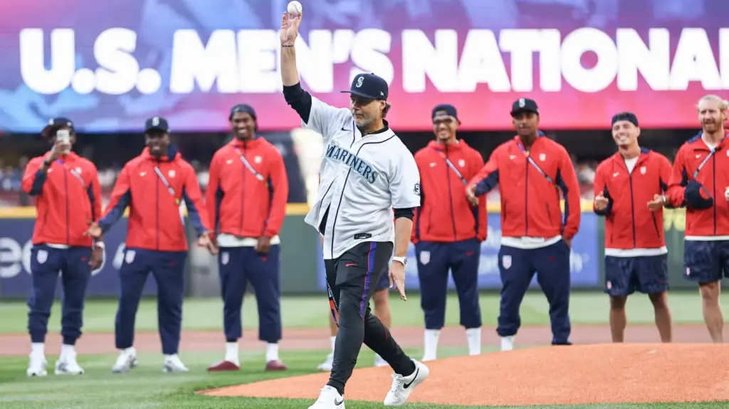 Cuando fútbol y béisbol se cruzan: la selección de Estados Unidos fue homenajeada en un juego de Grandes Ligas