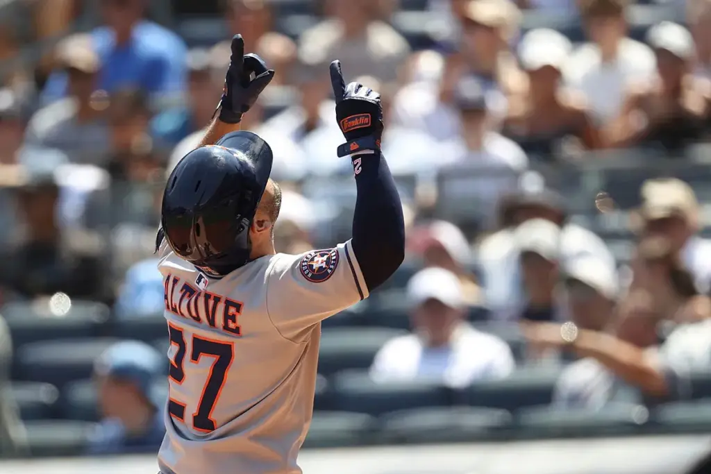 Altuve alcanza los 250 jonrones y entra en la historia latina