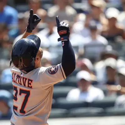 Altuve alcanza los 250 jonrones y entra en la historia latina