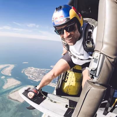 Sebastián Álvarez surfea desde el cielo