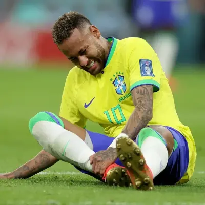 Neymar enciende las alarmas de Brasil a dos semanas del Mundial