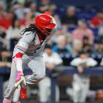 Elly De La Cruz roba el home y enciende la remontada de los Reds ante los Marlins