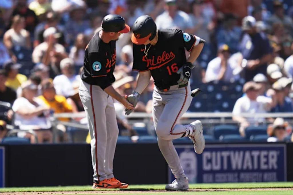 Cuadrangulares de Machado y Tatis Jr. no bastaron: Orioles barren a los Padres en su patio