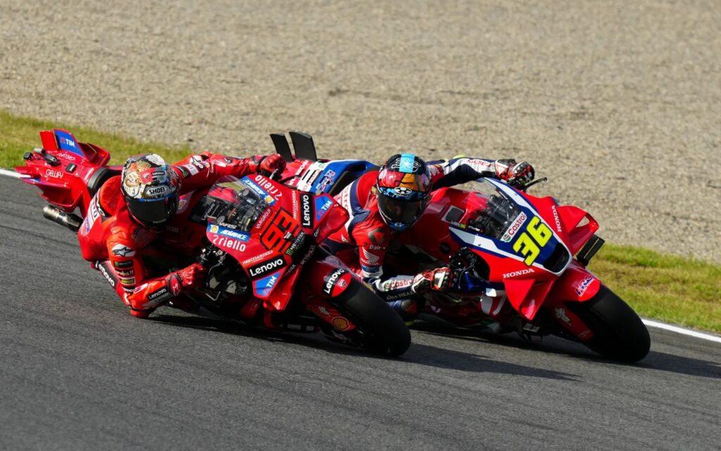 Pecco-Bagnaia-derrota-a-Marc-en-la-pista-de-Motegi