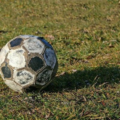 "El fútbol a sol y sombra": el Evangelio laico del balón, según Eduardo Galeano