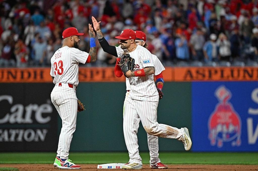 Phillies vencen 1-0 a Mets con salvamento clave de Jhoan Durán