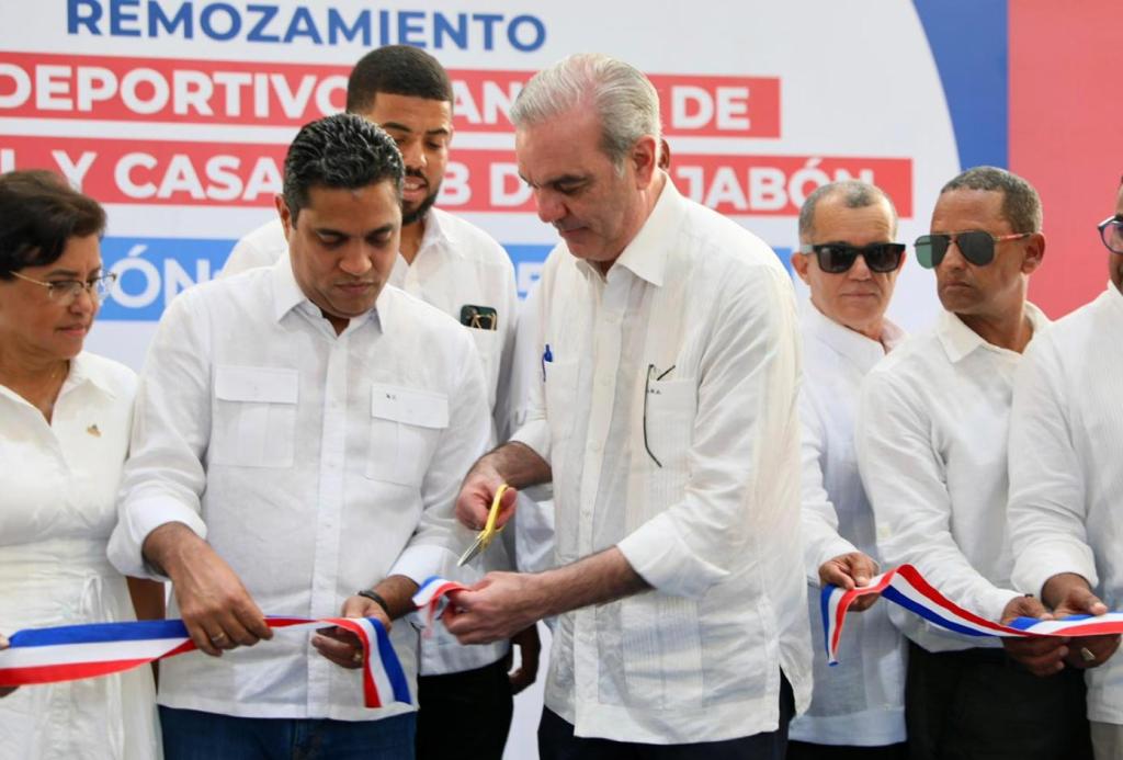 Presidente Abinader inaugura remozamiento del Polideportivo en Dajabón