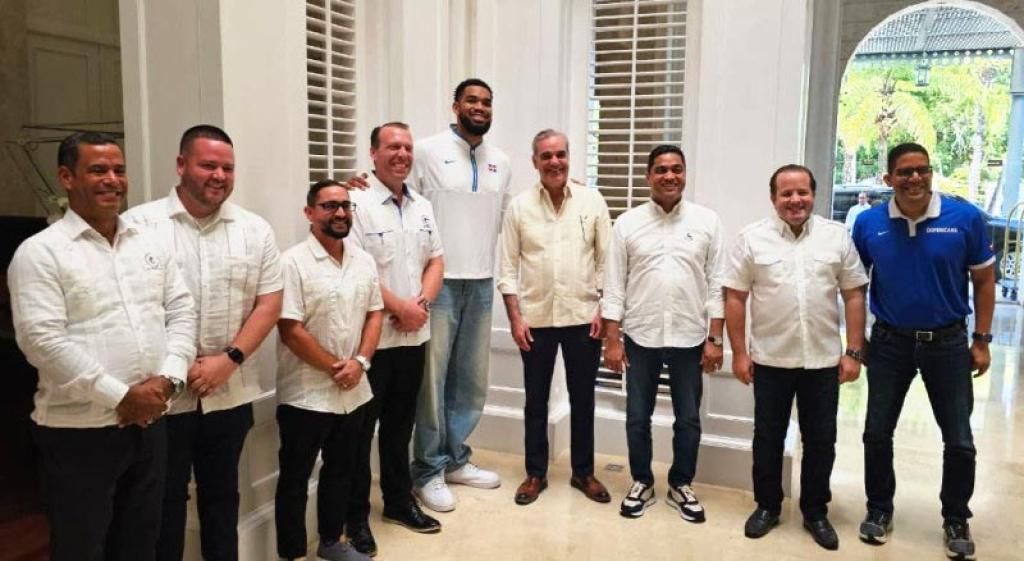 Presidente Abinader y Karl-Anthony Towns inauguran sueño deportivo en Tamboril: futura arena de baloncesto para la juventud dominicana