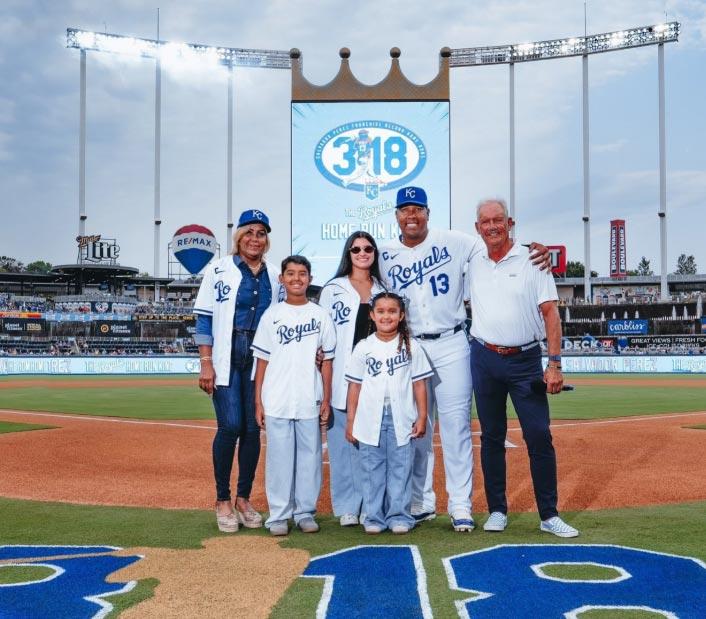 Salvador-Perez-homenaje