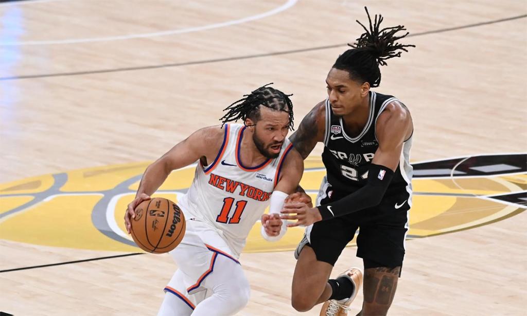 Knicks golpean primero y silencian a San Antonio en el arranque de las Finales NBA