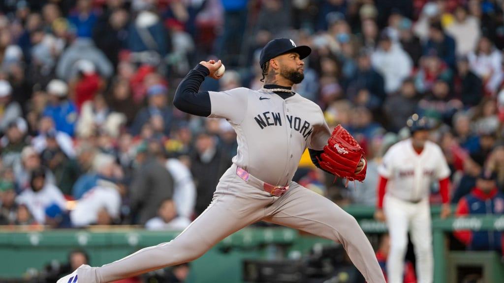 luis-gil-pitcher-yankees-new-york