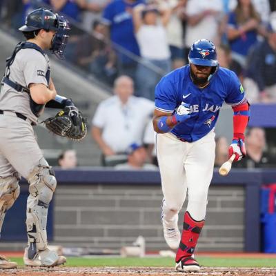 Blue Jays arrasan en la apertura de la serie: 10-1 y 13-7 ante los Yankees