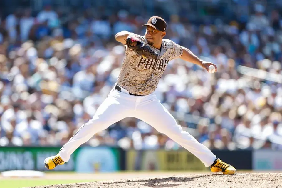 wandy-peralta-pitcher-padres