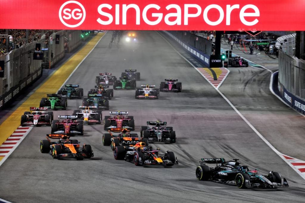 Russell domina en Singapur y McLaren conquista el título de constructores