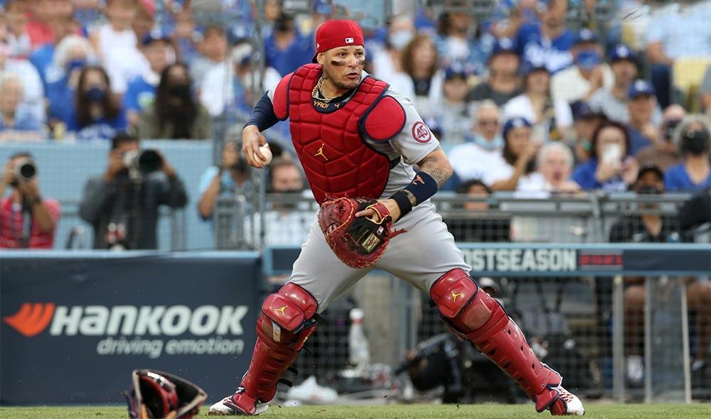 yadier-molina-catcher